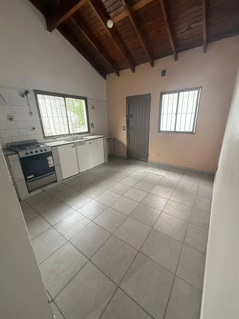 Casa en alquiler de 3 dormitorios c/ cochera en San Miguel - Imagen 1