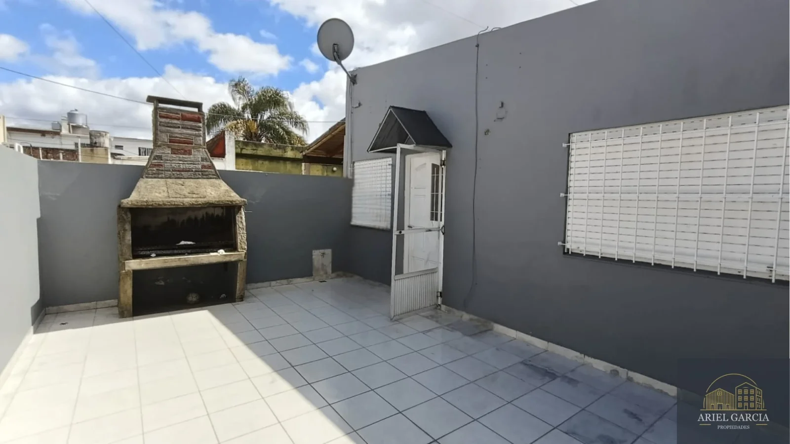 Ph 3 ambientes luminoso con parrilla y patio - Imagen 1