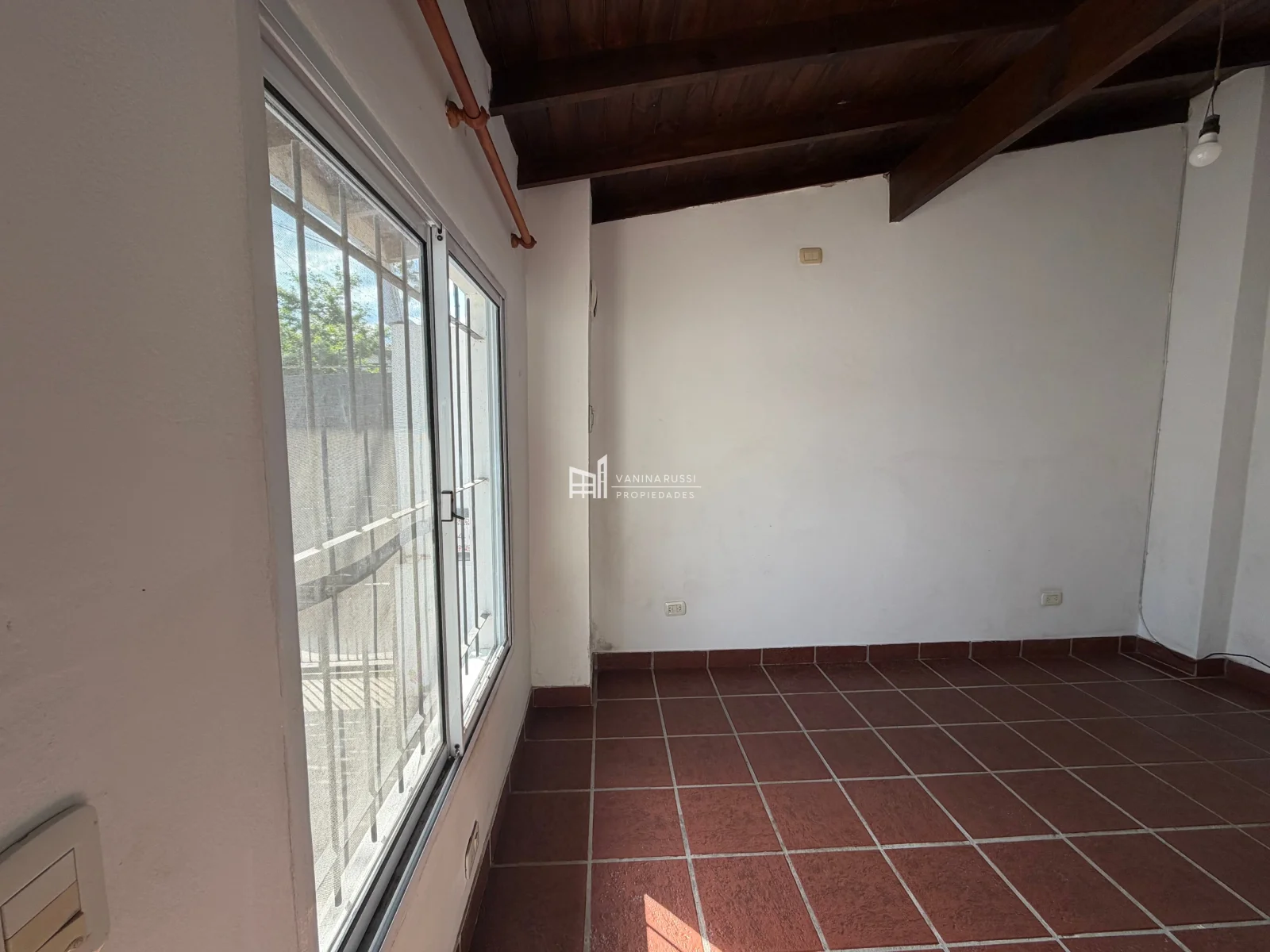 DEPTO DOS AMBIENTES EN ALQUILER - INGENIERO MASCHWITZ - Imagen 4