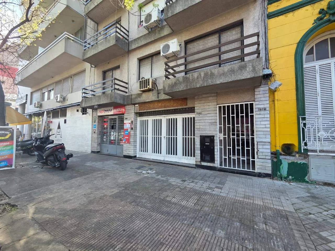 Alquiler Cochabamba 1500 Local 27m2 con baño - Imagen 1