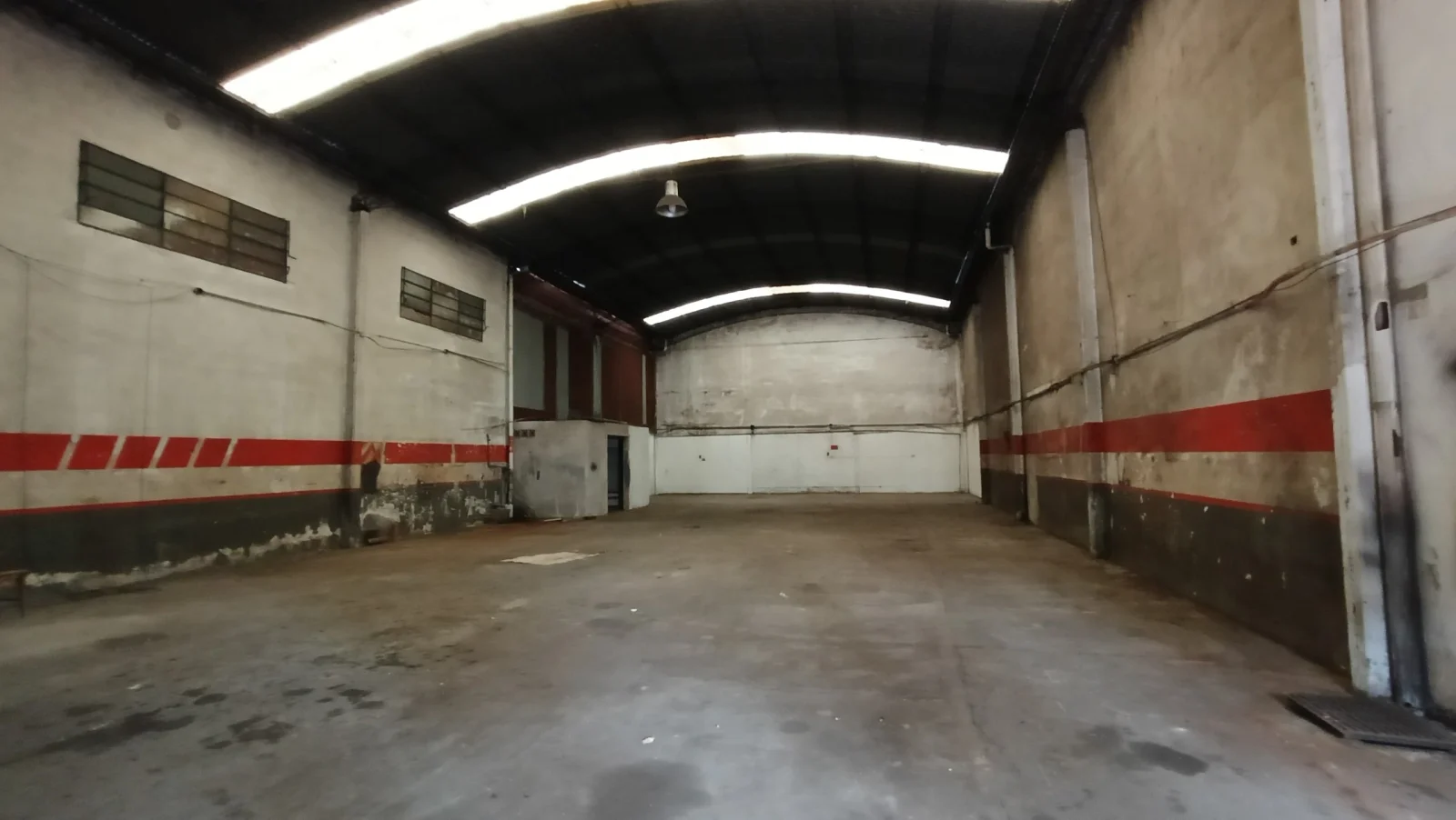Galpón 330m² S/Lote 12x27 Parabólico 7m alt - Imagen 2