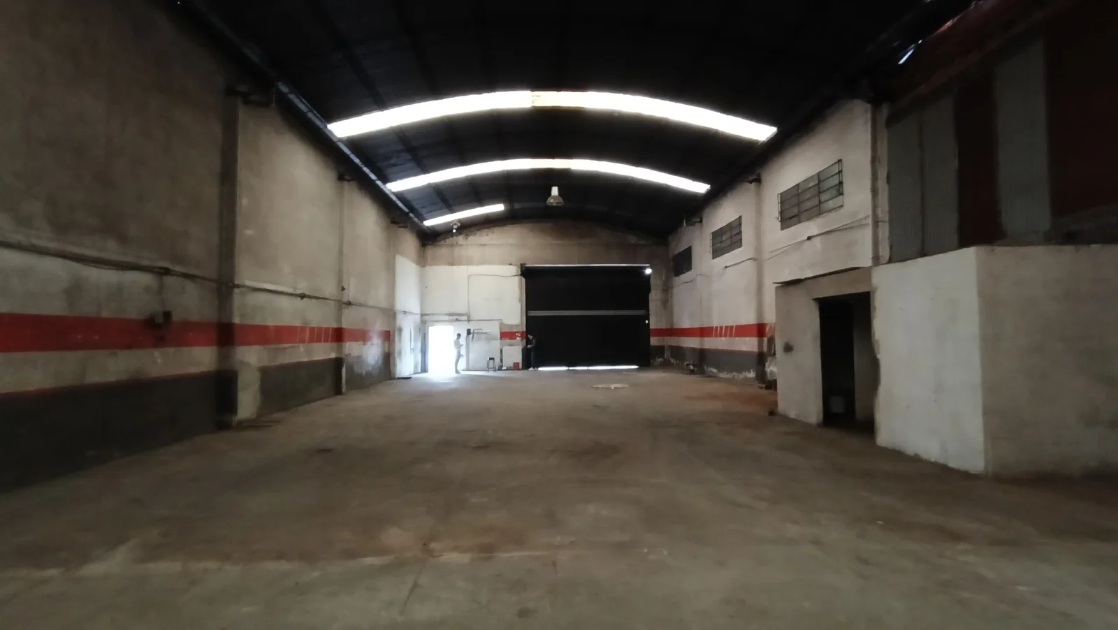 Galpón 330m² S/Lote 12x27 Parabólico 7m alt - Imagen 3
