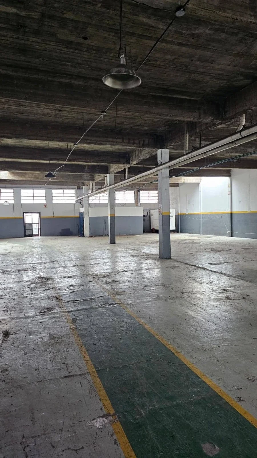 Galpón 1800m² en 2 plantas - Imagen 2