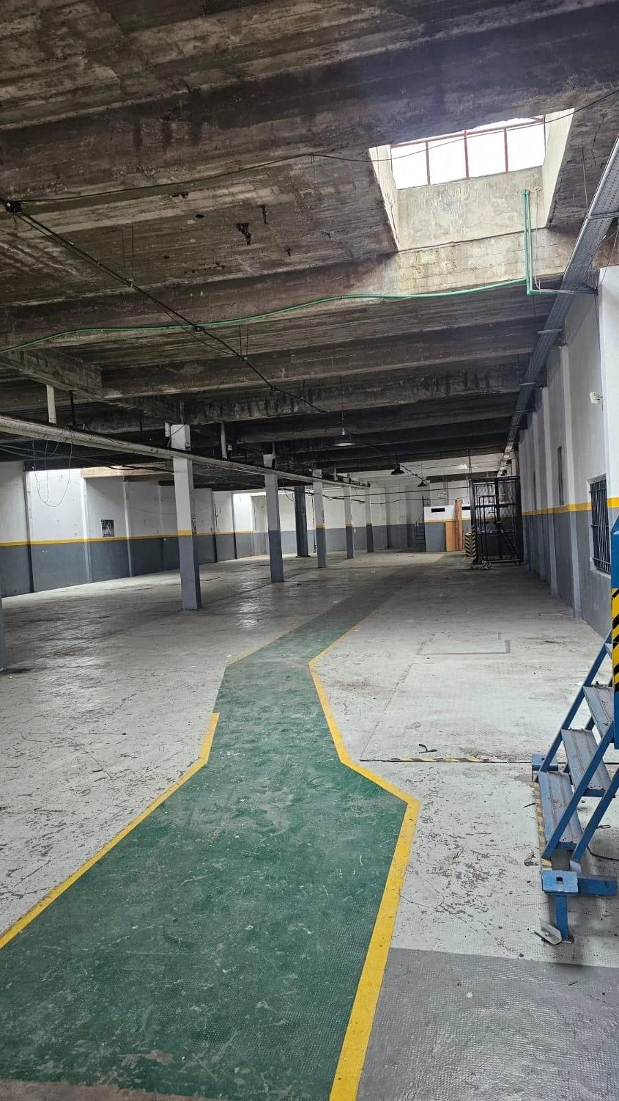 Galpón 1800m² en 2 plantas - Imagen 4