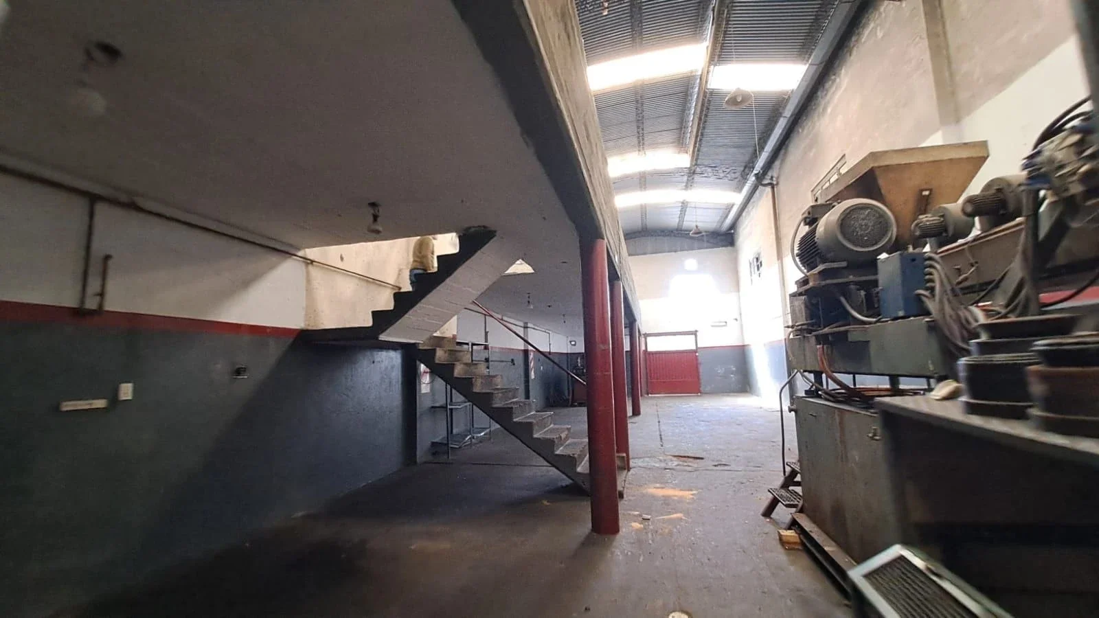 Galpòn 560m² S/Lote 8,66*50 Fza. Motriz T2(15KwA) - Imagen 2