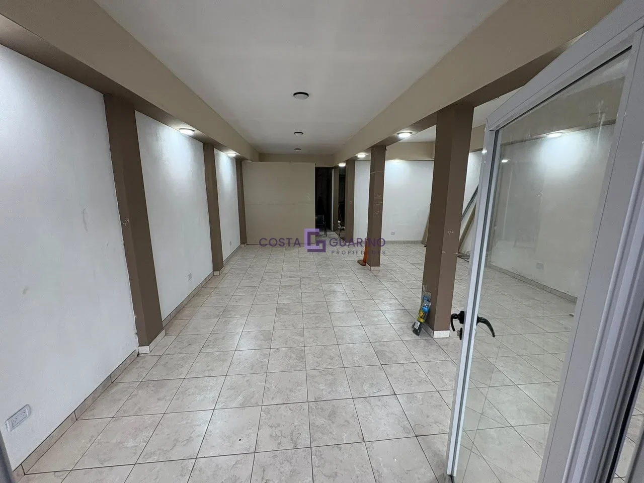 Local Comercial de 95 m² sobre Avenida Juan Manuel de Rosas - Imagen 2