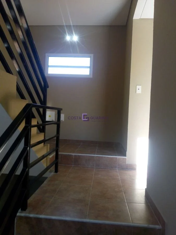 Excelente monoambiente en primer piso al frente con balcón y terraza - Imagen 5