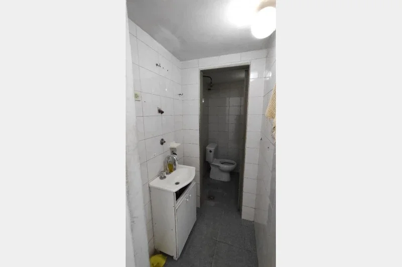 Local de 192m² distribuido en 3 plantas de 64m² cada una (4X16) sobre Avenida Juan Manuel de Rosas - Imagen 5