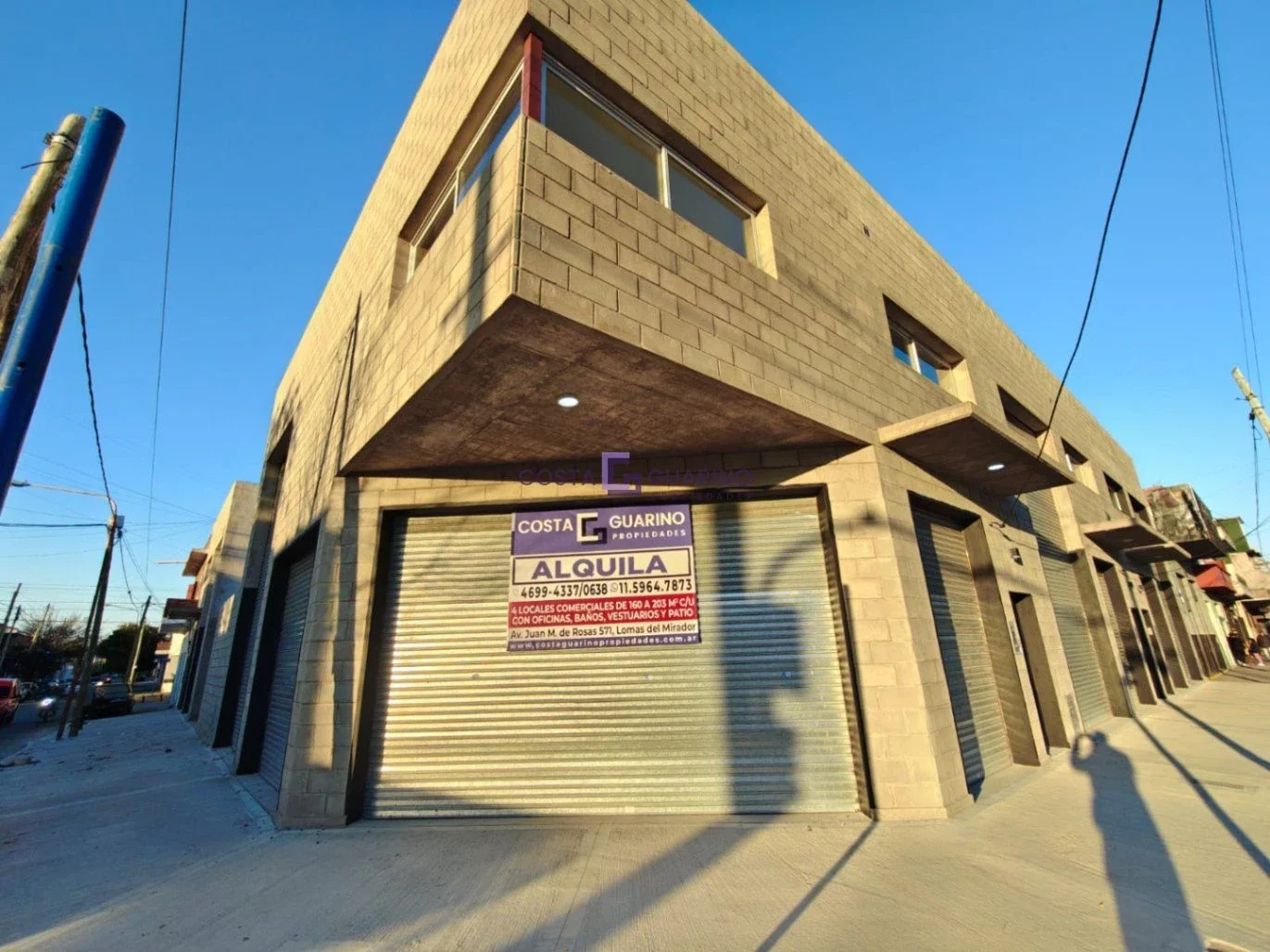 Excelente local a ESTRENAR de 175 m² cubiertos ubicado en esquina Av. San Martín - Imagen 1