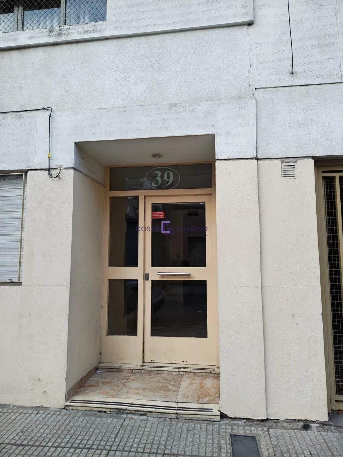 Monoambiente en tercer piso con terraza y lavadero compartido - Imagen 2