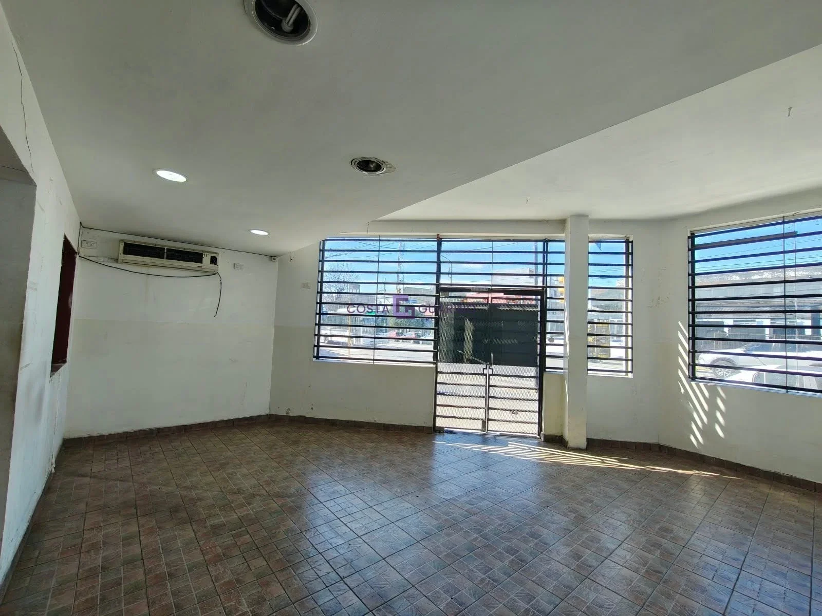 Local de 150m² ubicado en esquina Avenida Juan Manuel de Rosas y Palacios - Imagen 3