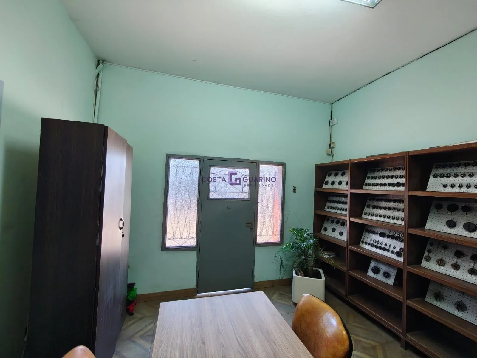Galpón de 316 m² en 2 plantas con oficinas, baño y vestuarios - Imagen 3