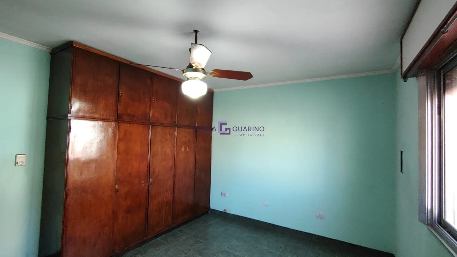 Excelente casa de 3 ambientes con cochera y patio con parrilla - Imagen 5