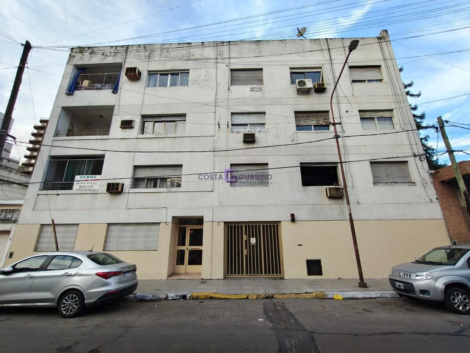 Monoambiente en tercer piso con terraza y lavadero compartido - Imagen 1