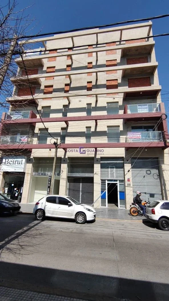 Excelente departamento monoambiente en primer piso al contrafrente - Imagen 1