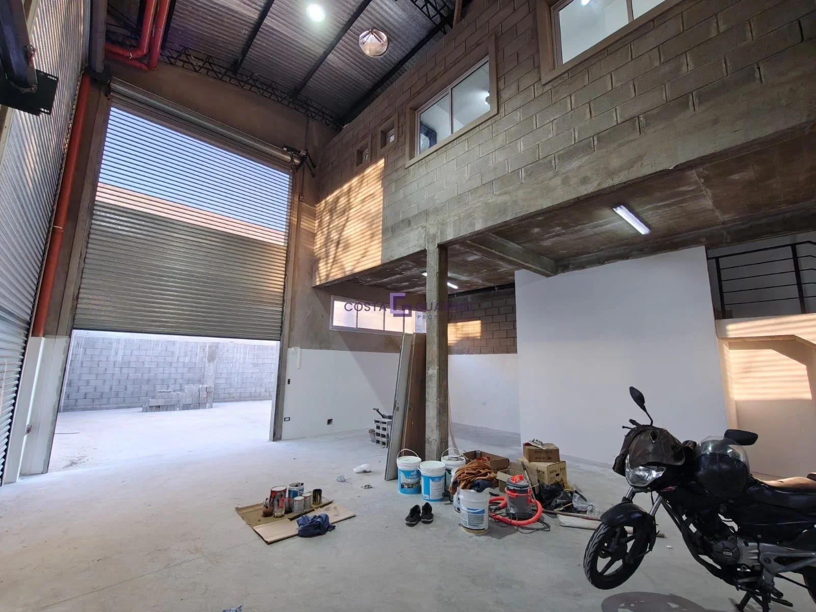 Excelente local a ESTRENAR de 175 m² cubiertos ubicado en esquina Av. San Martín - Imagen 3