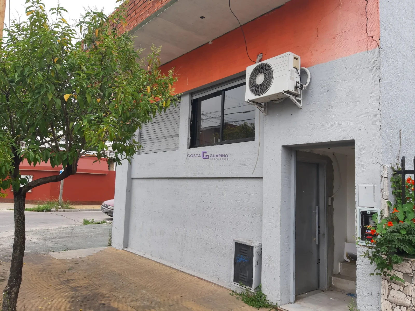 Galpón de 180 m² ubicado en esquina Charcas y Dorrego con oficina y deposito - Imagen 2