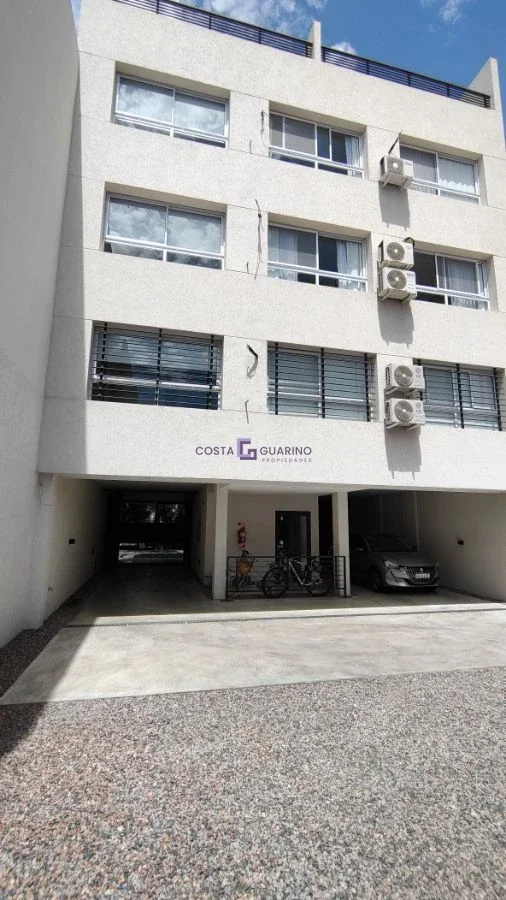 Excelente departamento de 2 ambientes en 3º piso al frente con balcón y terraza - Imagen 4