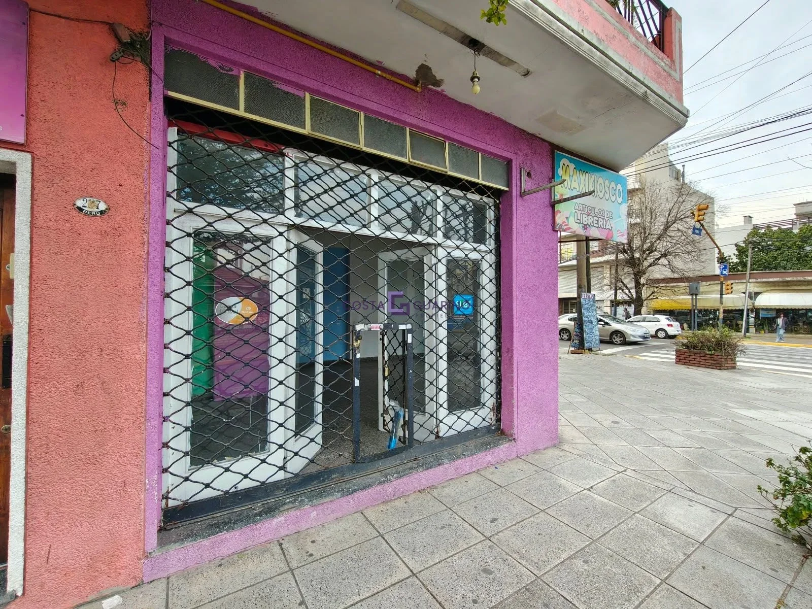 Local de 35 m² ubicado en esquina Avenida Domingo Perón y Perú - Imagen 2