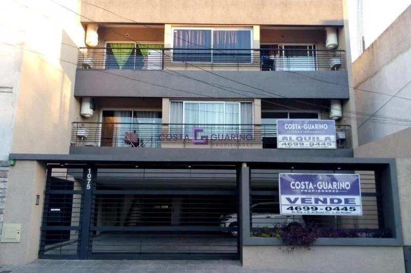 Excelente departamento de 2 ambientes en primer piso al contrafrente con balcón - Imagen 1