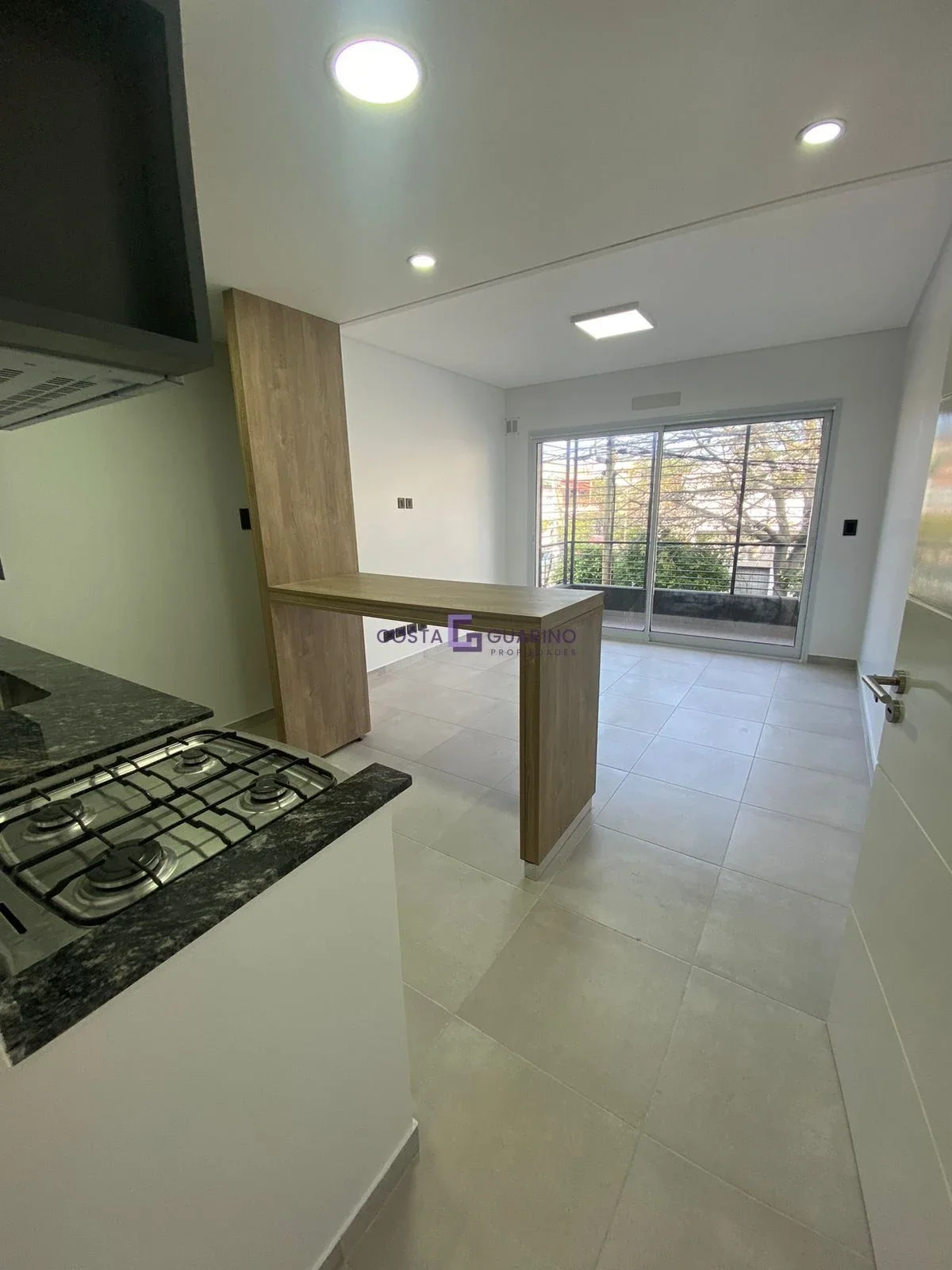 Excelente departamento de 2 ambientes en 3º piso al frente con balcón y terraza - Imagen 5
