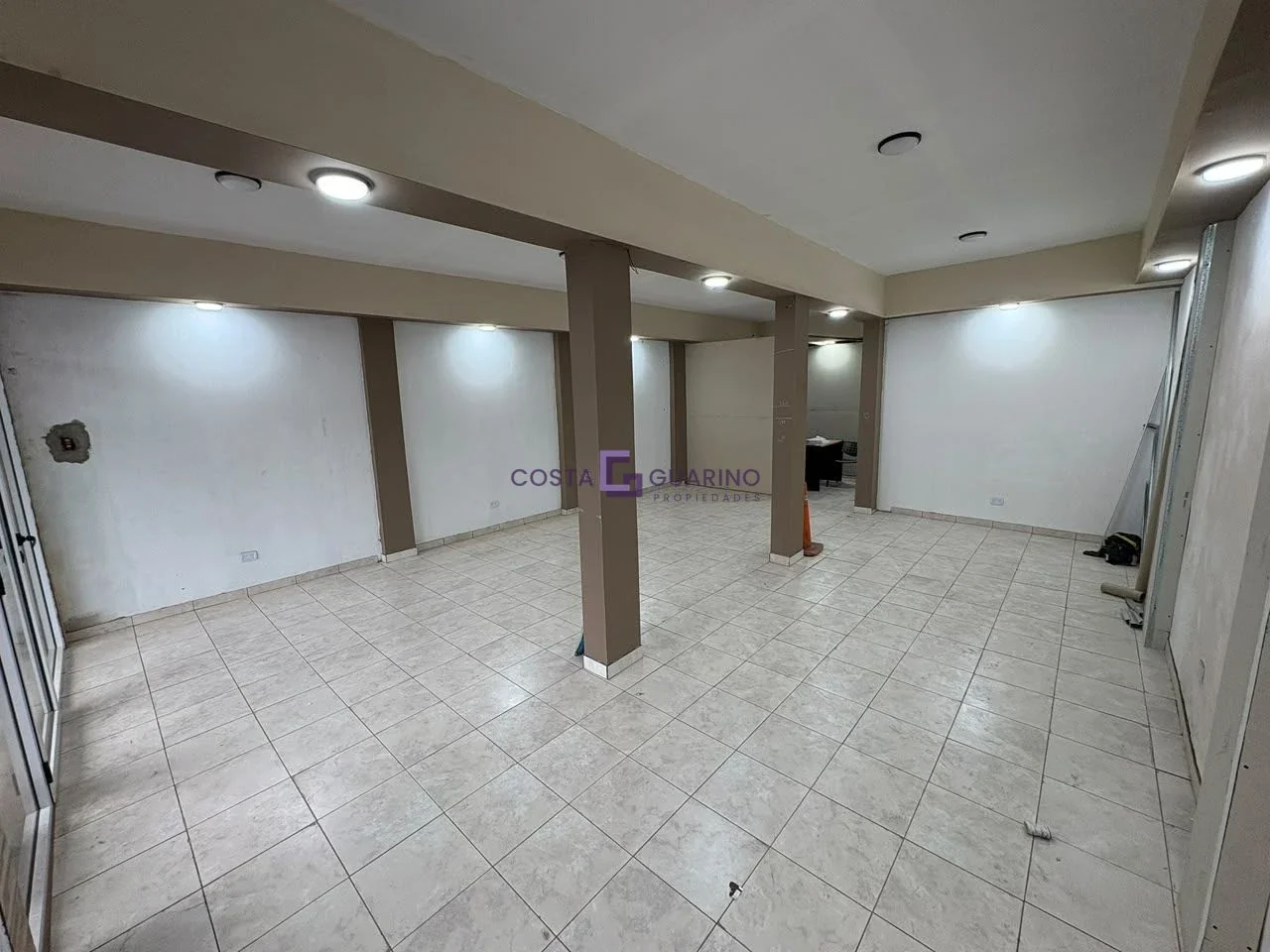 Local Comercial de 95 m² sobre Avenida Juan Manuel de Rosas - Imagen 3