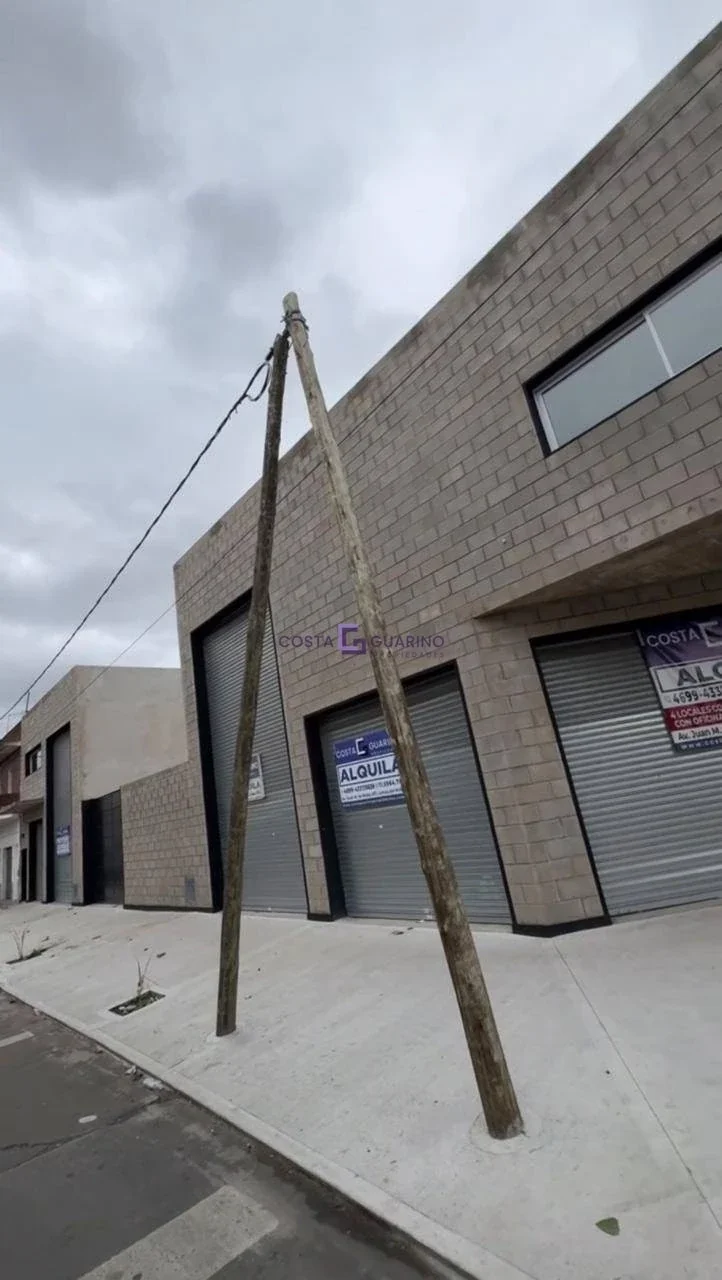 Locales a Estrenar de 700 m² Cub. Ubicado en Esquina Av San Martín y Tapalqué - Imagen 2