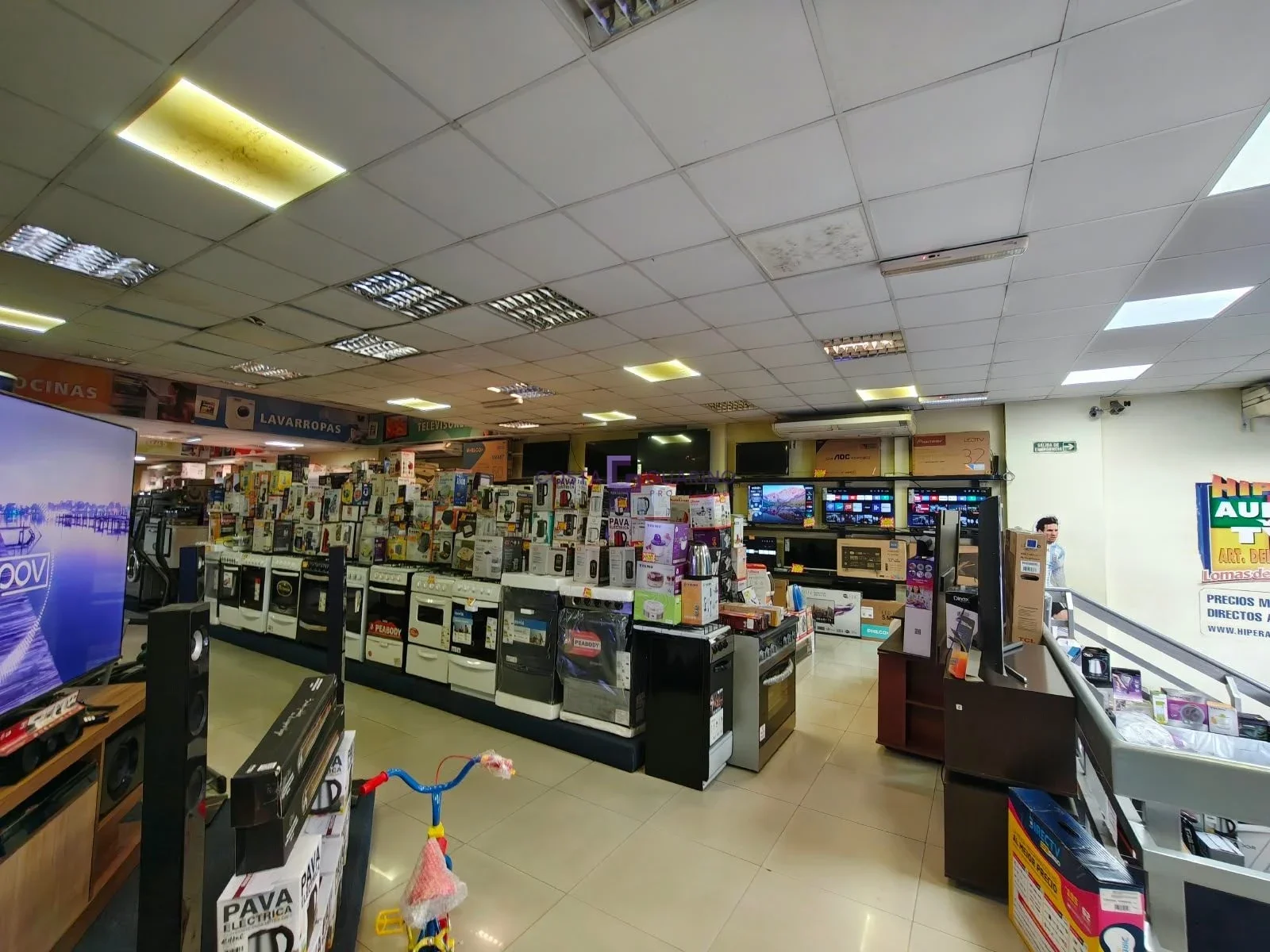 Excelente local comercial de 740 m² cubiertos en Avenida Juan Manuel de Rosas - Imagen 3