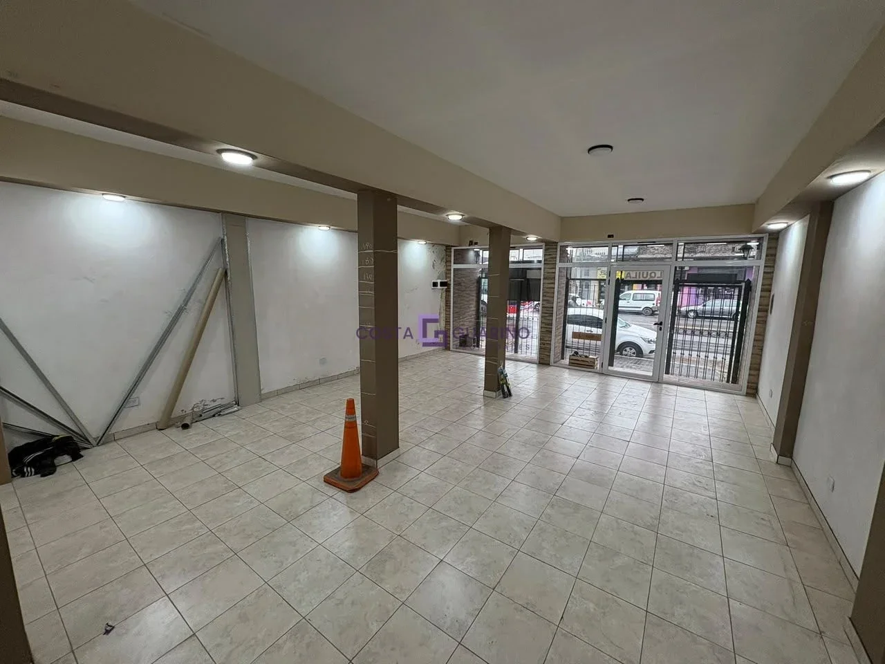 Local Comercial de 95 m² sobre Avenida Juan Manuel de Rosas - Imagen 4