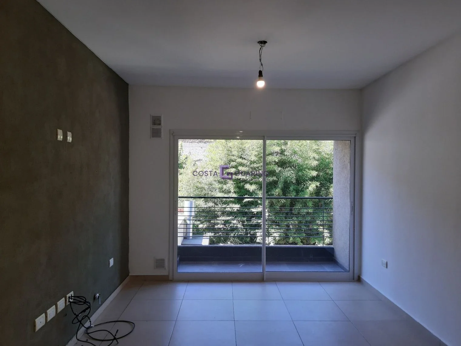 Excelente departamento de 2 ambientes en primer piso al contrafrente con balcón - Imagen 3