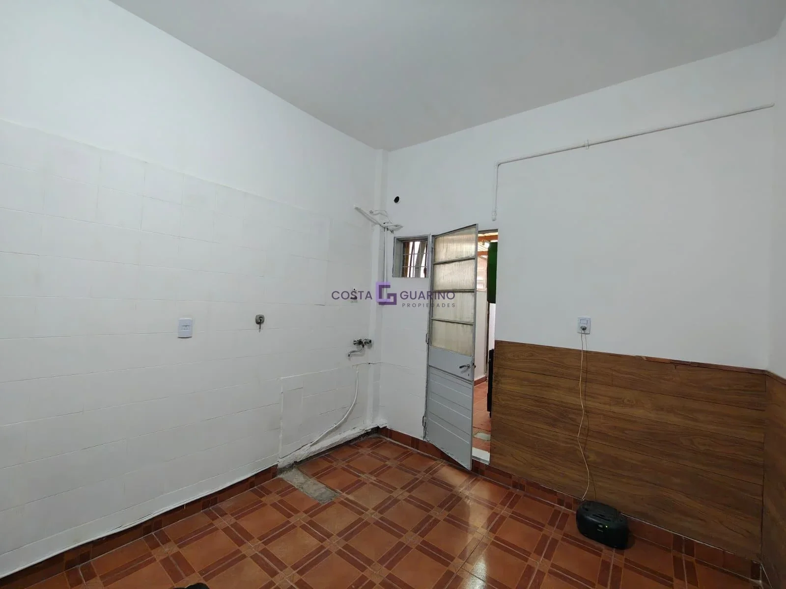 PH de 2 ambientes al frente con patio - Imagen 3