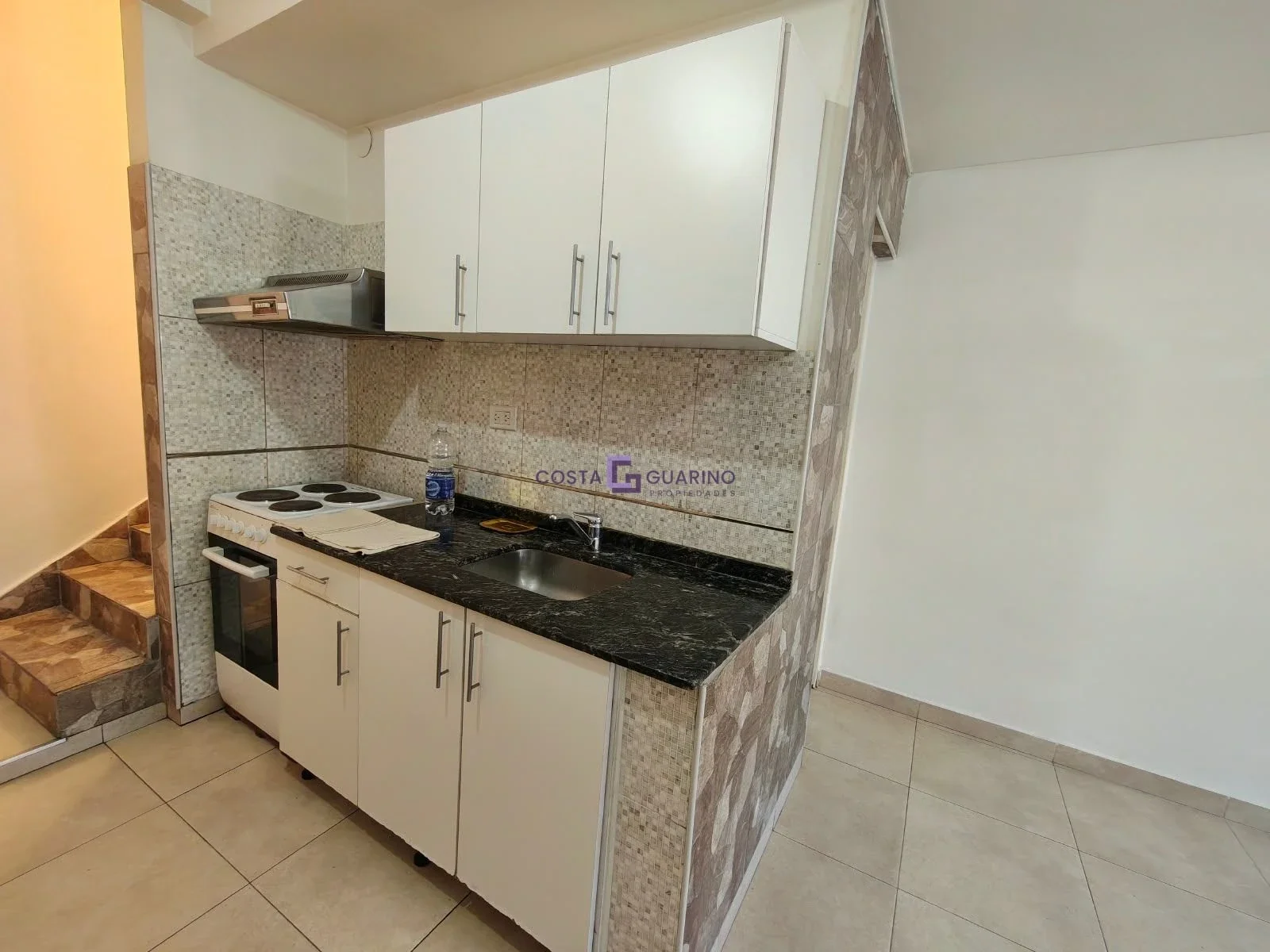 Departamento de 2 Ambientes en 1º piso al frente tipo dúplex ubicado en esquina - Imagen 5