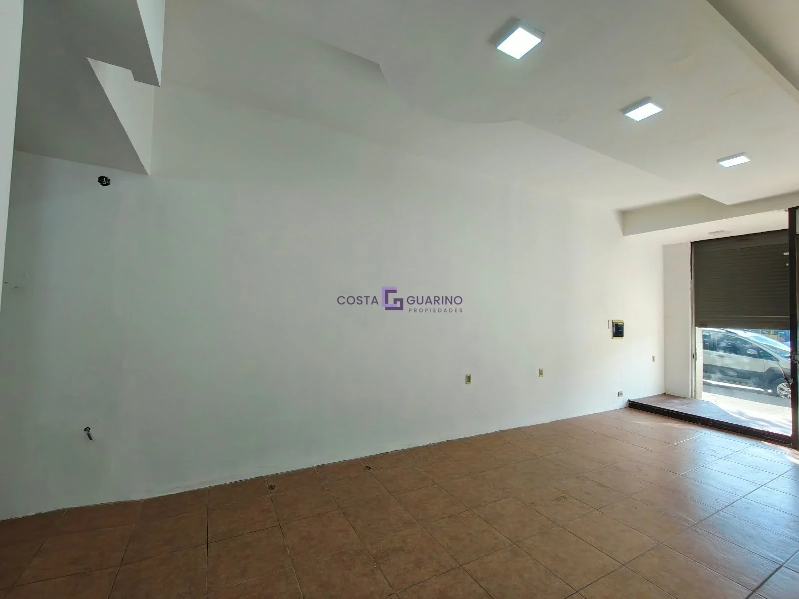 Local de 50 m² ubicado en Avenida Juan Manuel de Rosas - Imagen 3