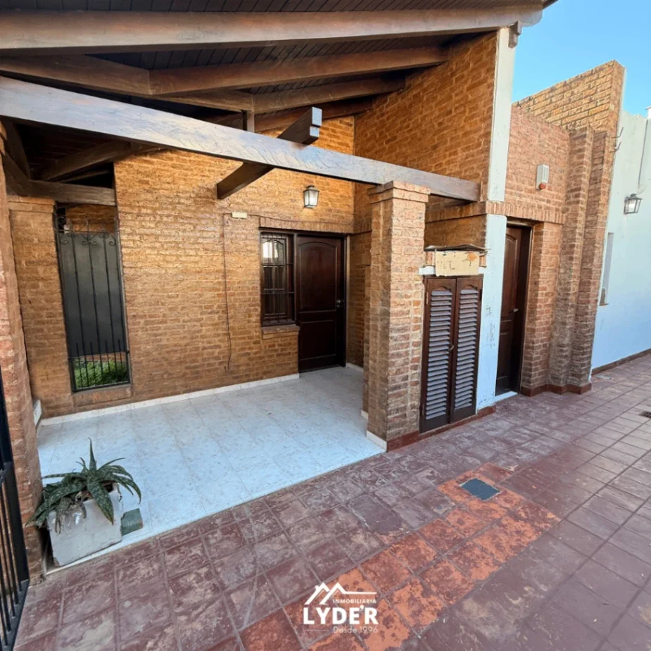 Casa en alquiler c/ cochera. Leandro N. Alem 545. - Imagen 2