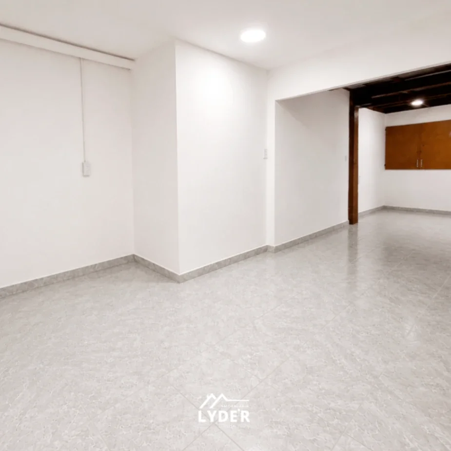 Depósito en venta con oficinas. Ubicado a metros de Av. Sabin. - Imagen 4