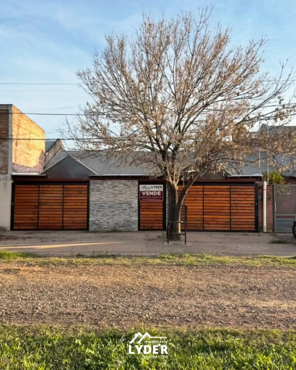 Casa en venta c/ cochera en Centro - Imagen 1