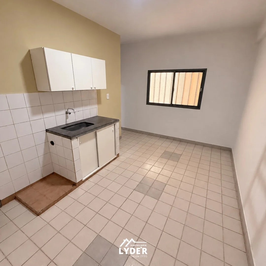 Departamento a una cuadra de la UNNE. Avenida Las Heras 870. - Imagen 1