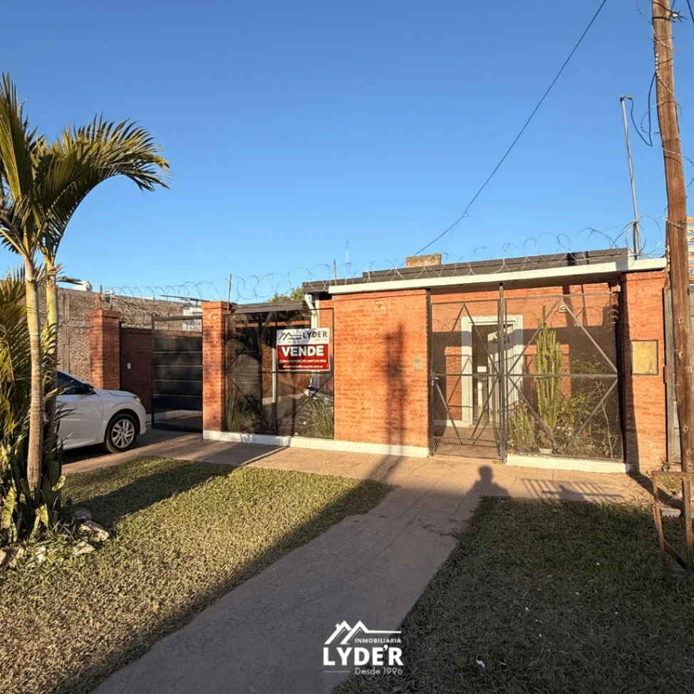 Casa para renta + DOS monoambiente en venta. Barrio Golf. - Imagen 1