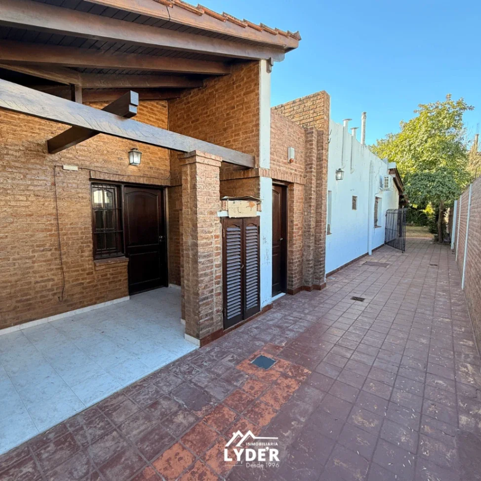 Casa en alquiler c/ cochera. Leandro N. Alem 545. - Imagen 3