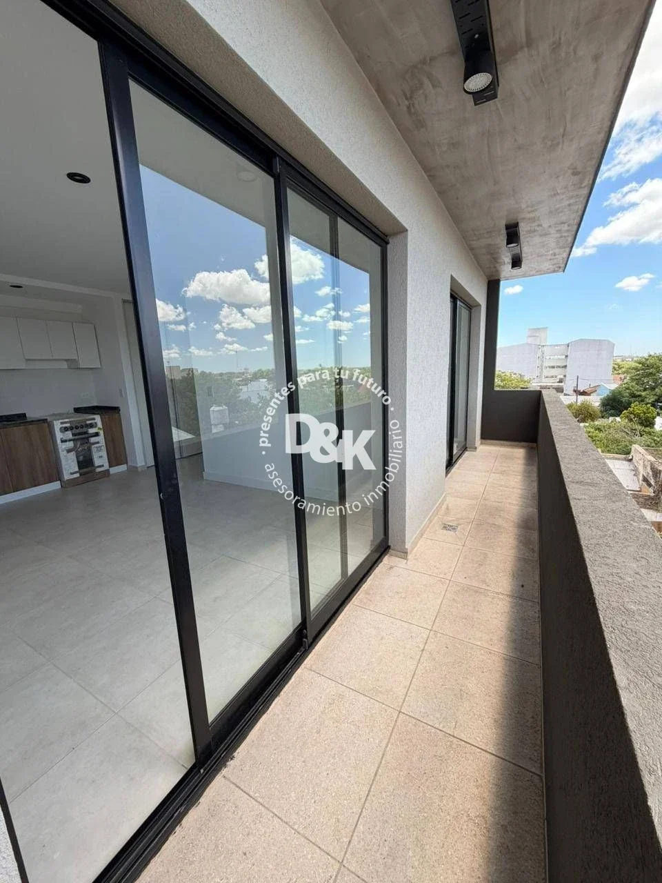 Departamento en venta de 2 dormitorios en piso alto - Imagen 2