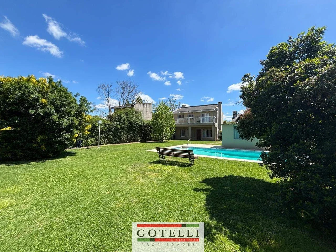 Venta Ezeiza Chalet de 5 Ambientes + Quincho + Piscina y Hermos Parque Forestado - Imagen 3