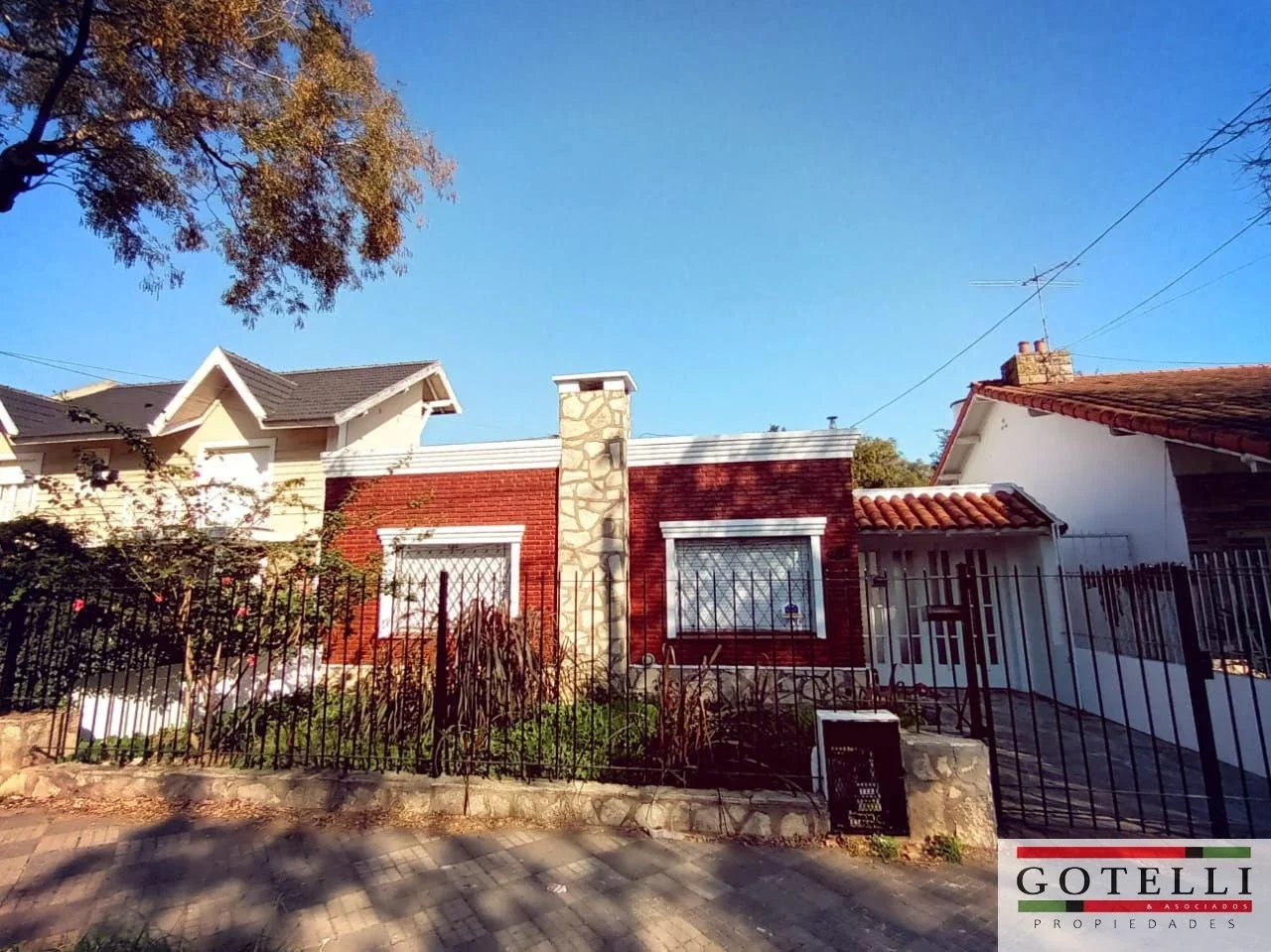 Alquiler Monte Gande Casa de 2 dormitorios con cochera y jardin. - Imagen 2
