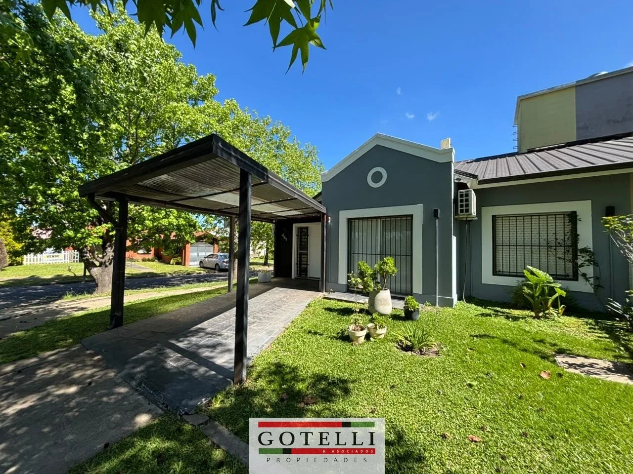 Venta Monte Grande Barrio Mirasoles Casa 4 Ambientes Cochera Parrilla y Piscina - Imagen 2