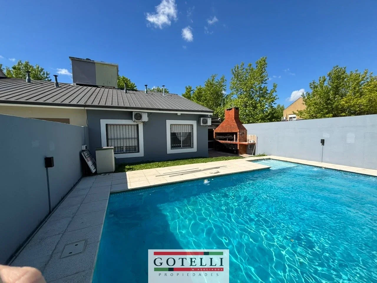 Venta Monte Grande Barrio Mirasoles Casa 4 Ambientes Cochera Parrilla y Piscina - Imagen 4