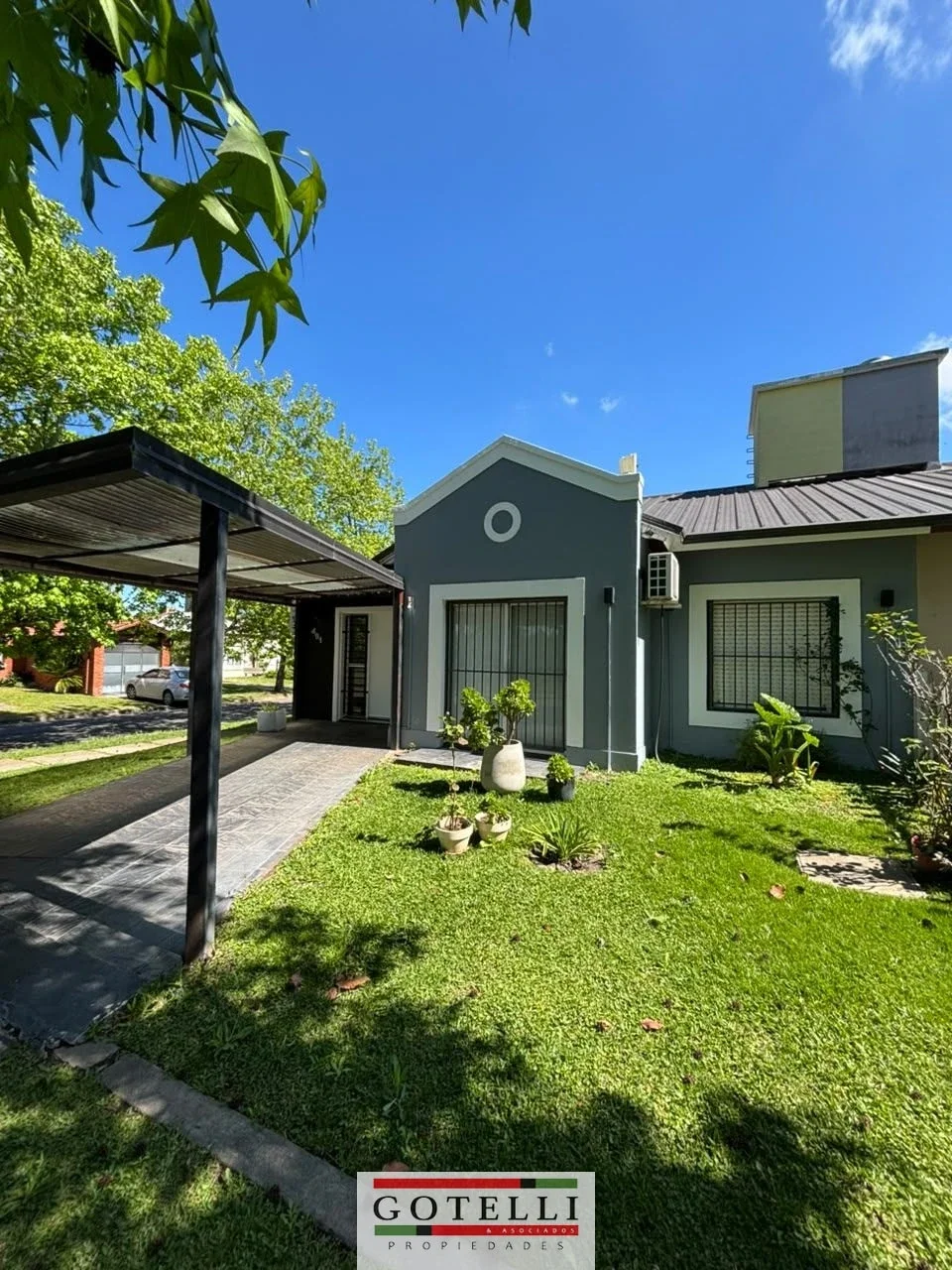 Venta Monte Grande Barrio Mirasoles Casa 4 Ambientes Cochera Parrilla y Piscina - Imagen 1