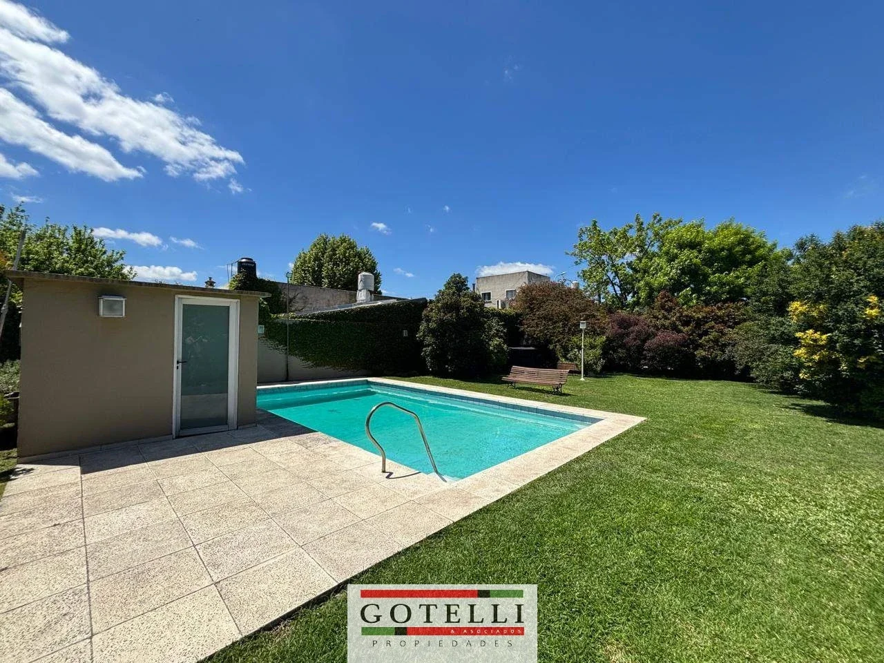 Venta Ezeiza Chalet de 5 Ambientes + Quincho + Piscina y Hermos Parque Forestado - Imagen 5
