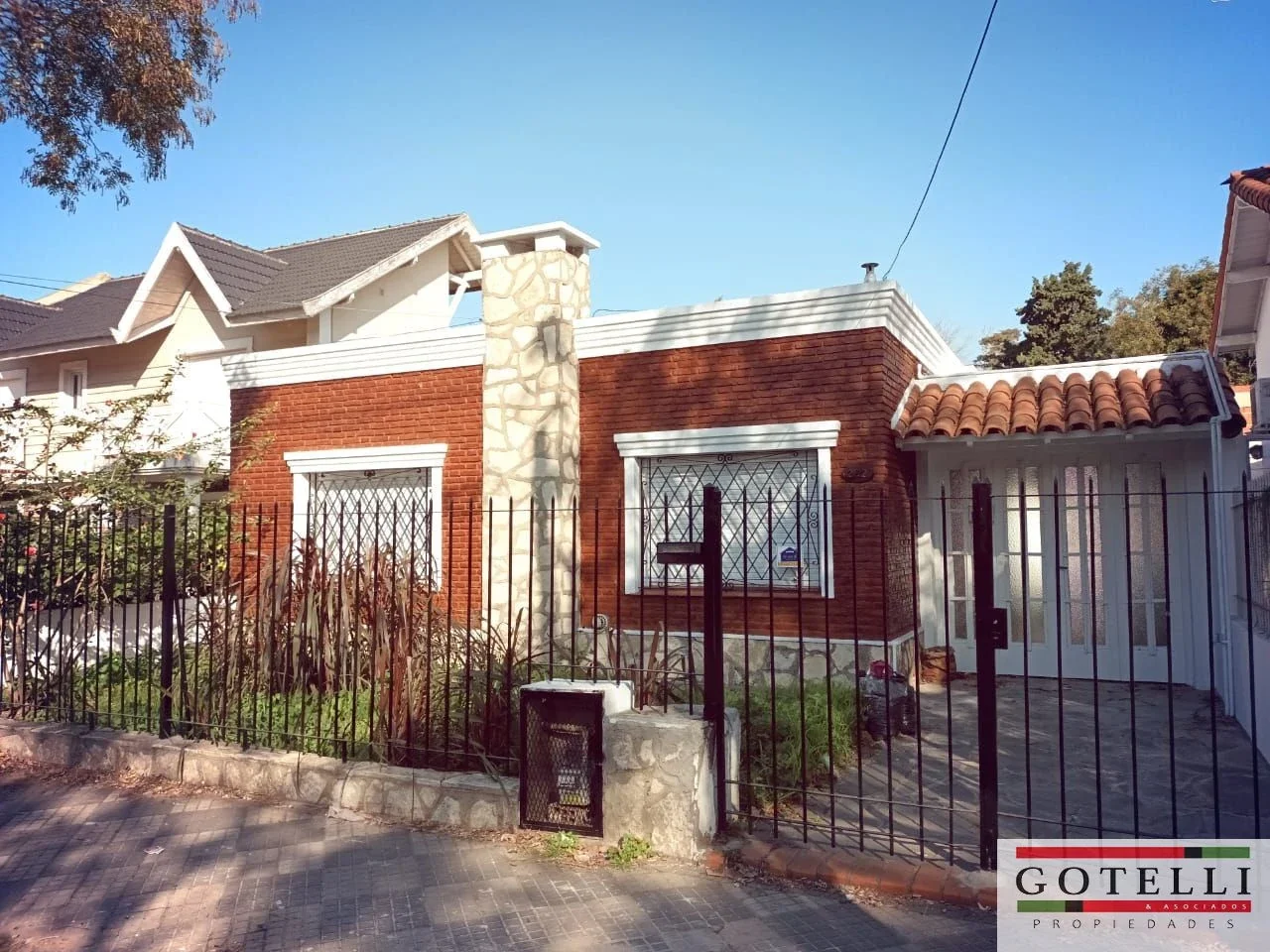 Alquiler Monte Gande Casa de 2 dormitorios con cochera y jardin. - Imagen 1