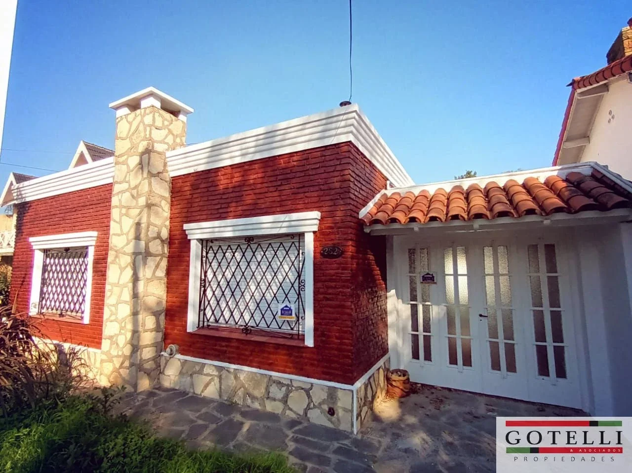 Alquiler Monte Gande Casa de 2 dormitorios con cochera y jardin. - Imagen 3