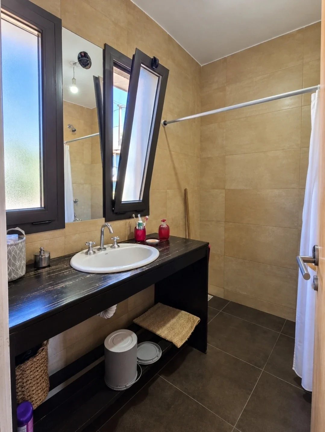 Casa en venta - 4 dormitorios- en San Nicolás - Imagen 5