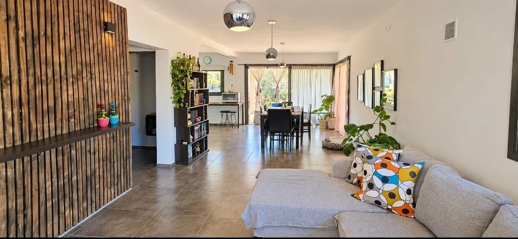 Casa en venta - 4 dormitorios- en San Nicolás - Imagen 2